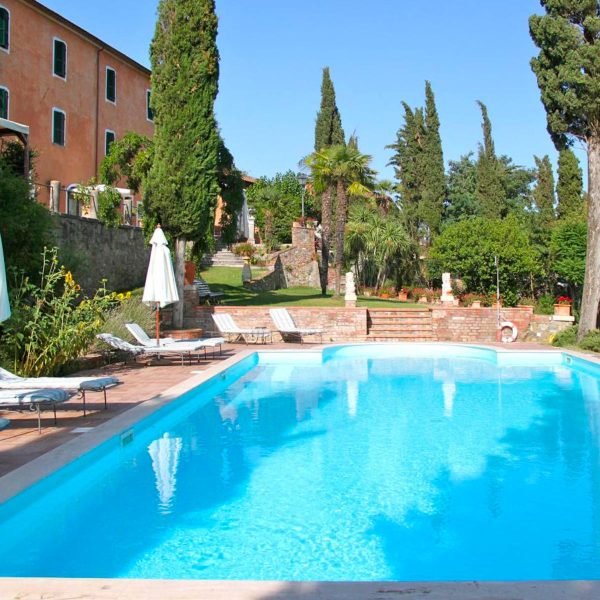 piscina-vista-villa